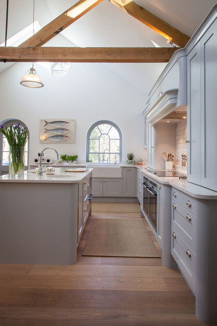Barn Conversion Handpainted Shaker Kitchen trendy-koekken