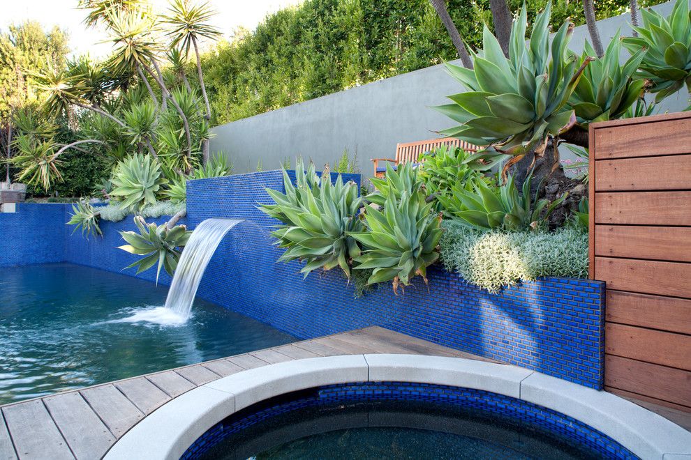 Photo of a contemporary pool in Los Angeles with a hot tub.