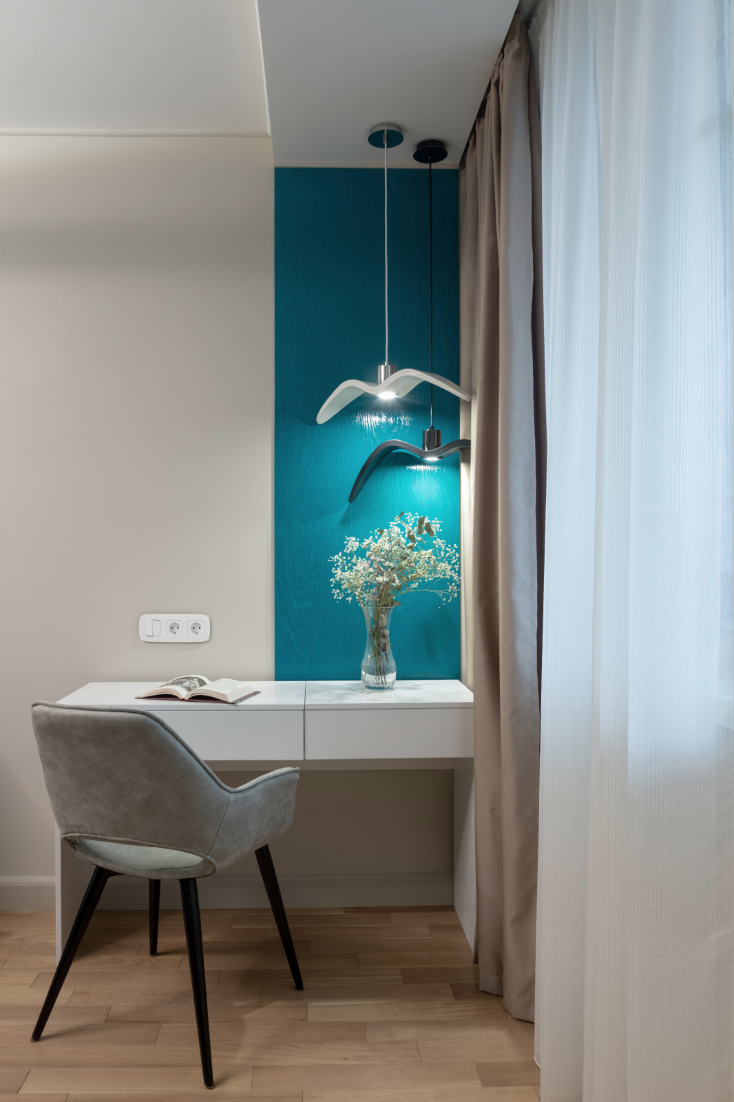 Рабочее место в спальне