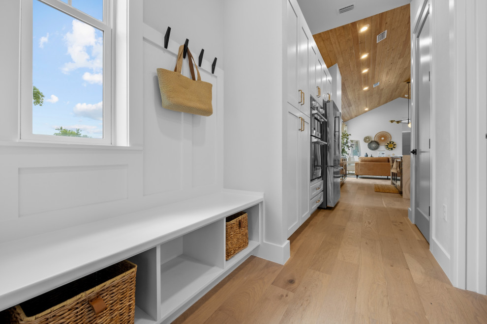 Home design - transitional home design idea