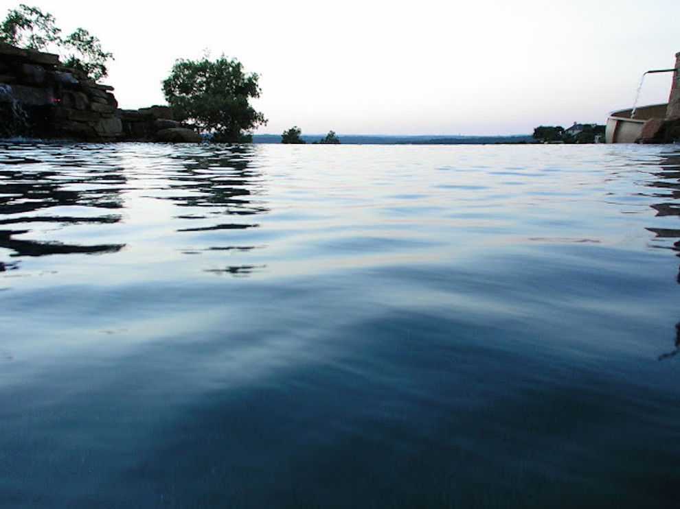 Example of an infinity pool design in Austin