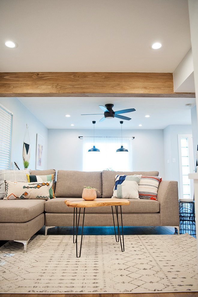 Transitional home design photo in Austin