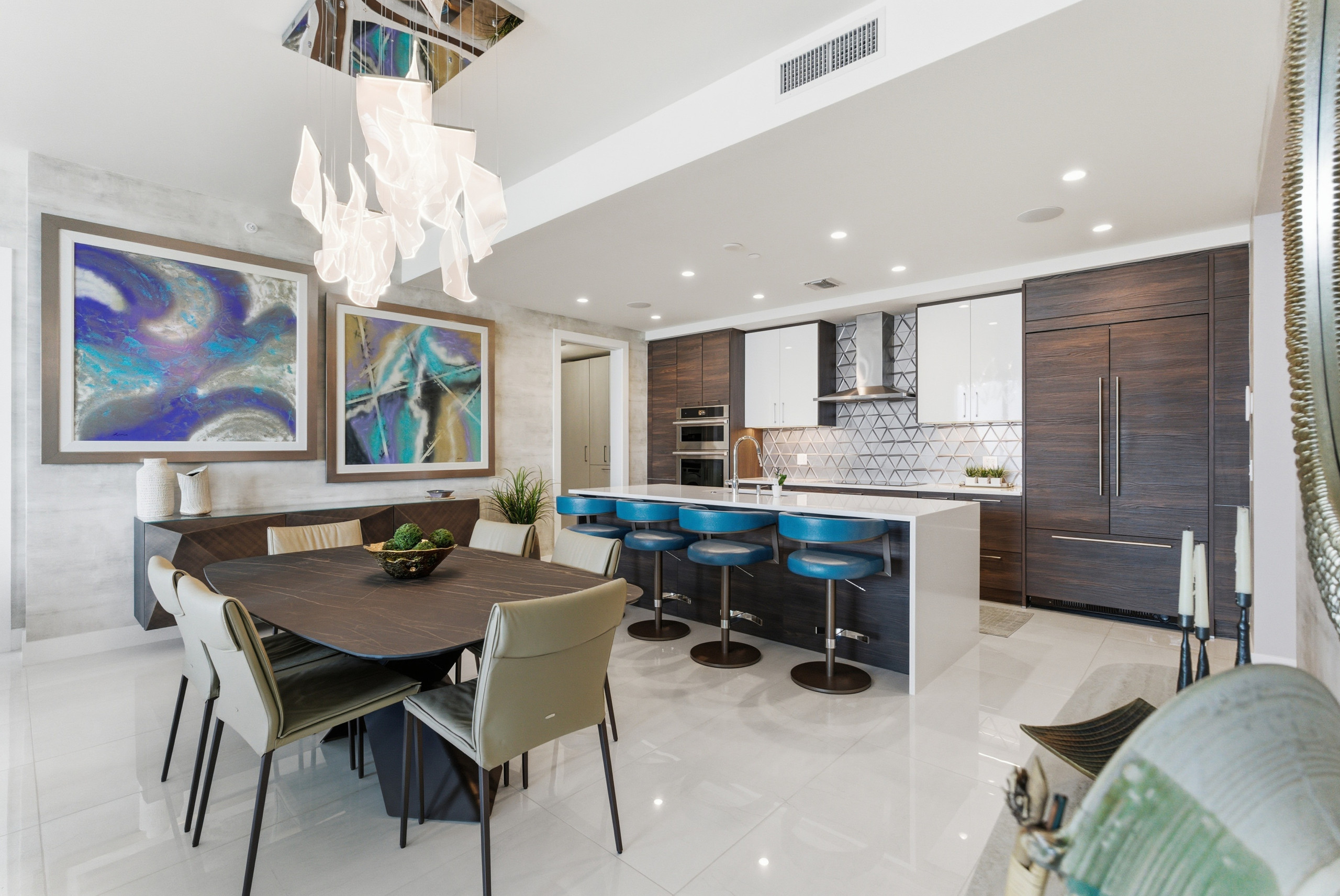 We Love Travel and Art