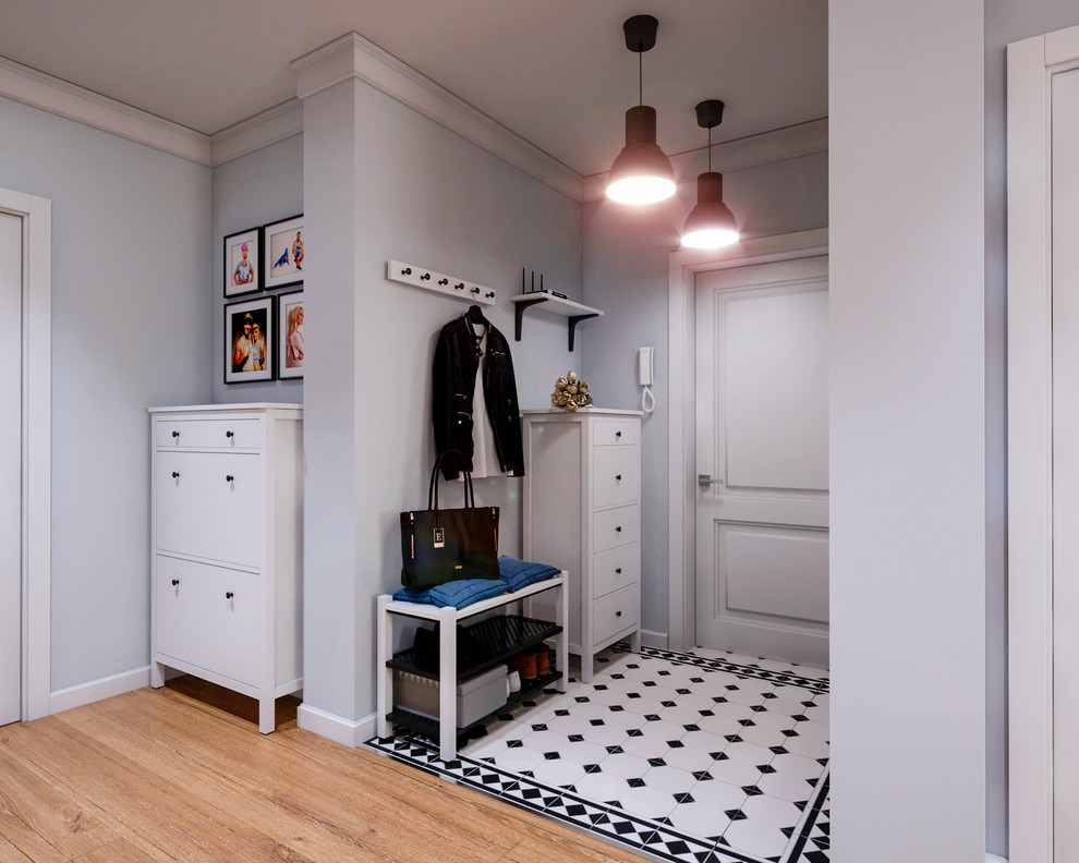 Прихожая. Вид из гостиной.