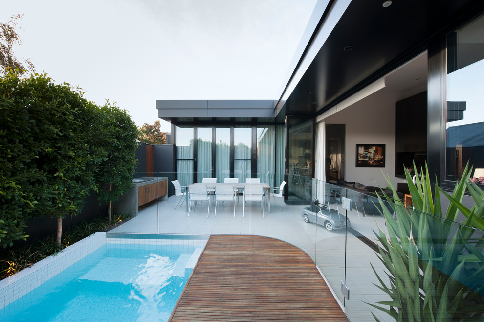 This is an example of a modern pool in Melbourne.