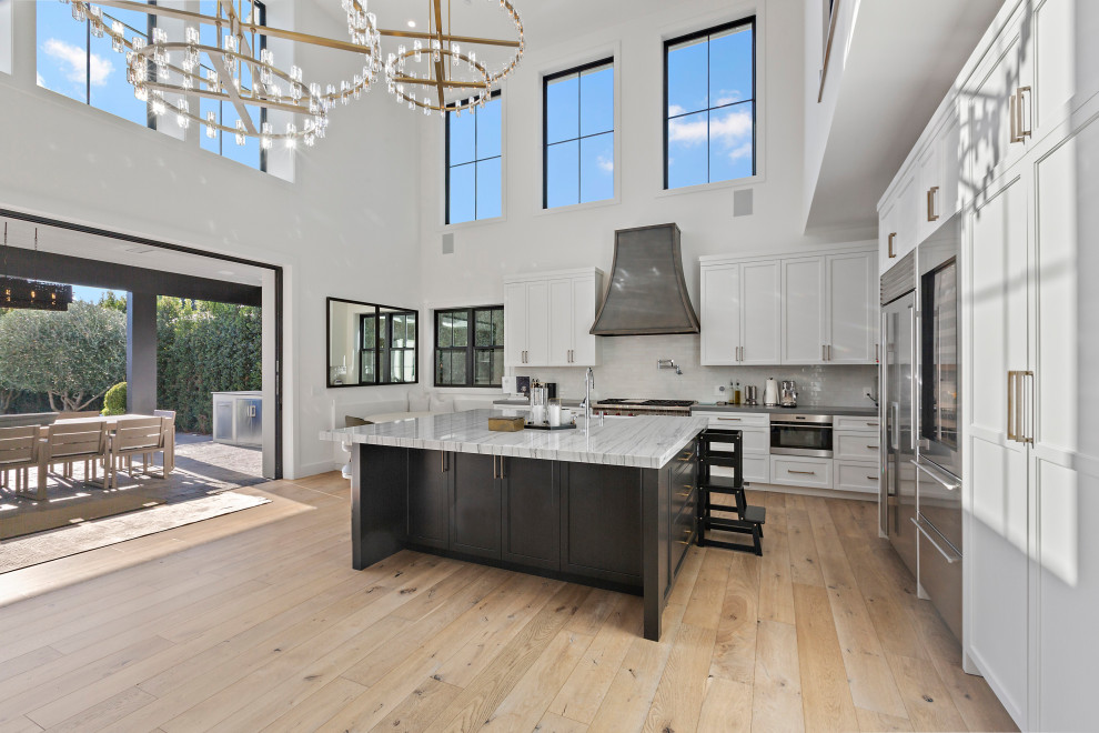 Transitional kitchen photo in San Francisco