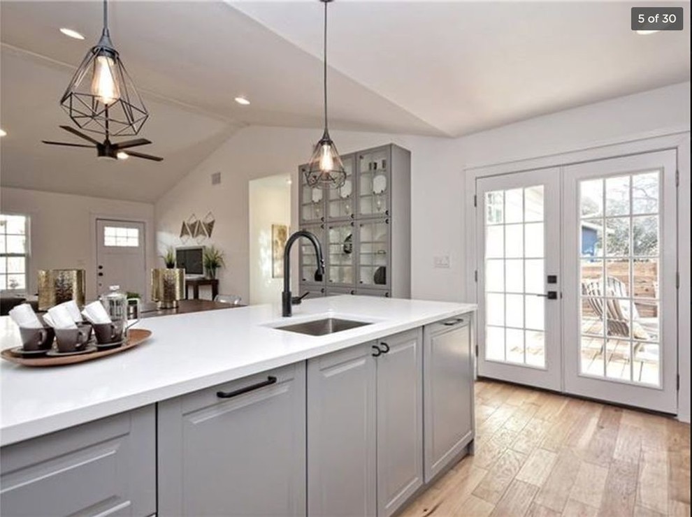 Kitchen - transitional kitchen idea in Austin