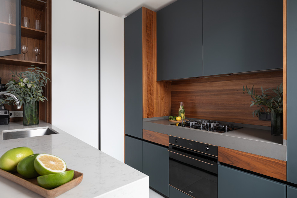 This is an example of a mid-sized u-shaped eat-in kitchen in Moscow with a single-bowl sink, black cabinets, quartz benchtops, brown splashback, timber splashback, panelled appliances, with island and grey benchtop.