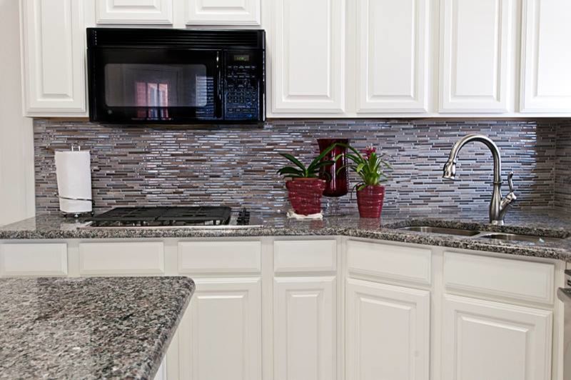 Mid-sized transitional kitchen photo in Dallas
