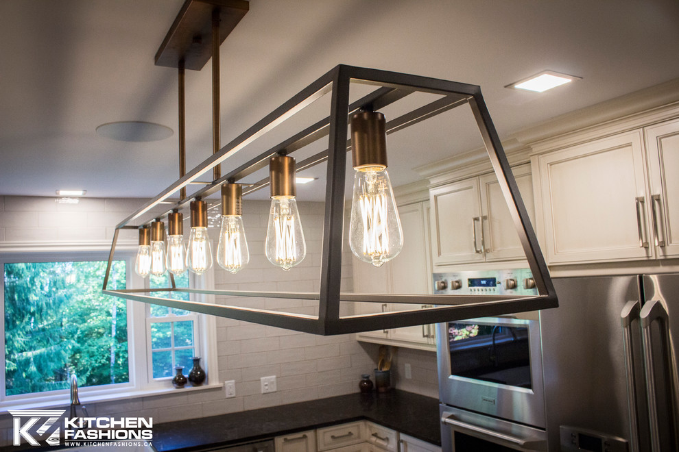 Example of a large transitional kitchen design