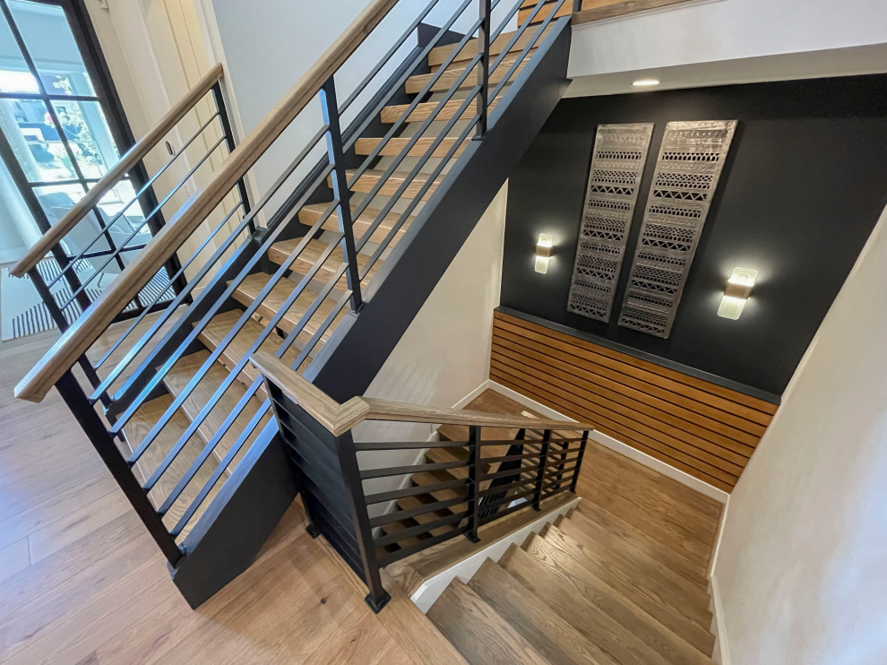 Gerade, Große Moderne Holztreppe mit Mix-Geländer und Wandpaneelen in Washington, D.C.
