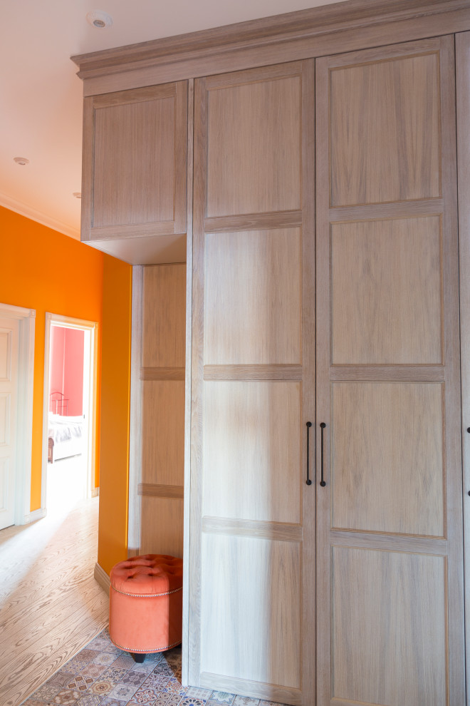 Встроенный шкаф в детскую из массива дуба