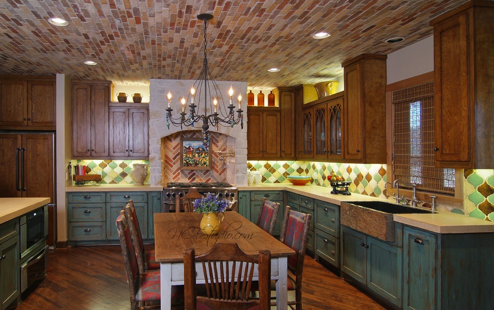 Home design - rustic home design idea in Houston