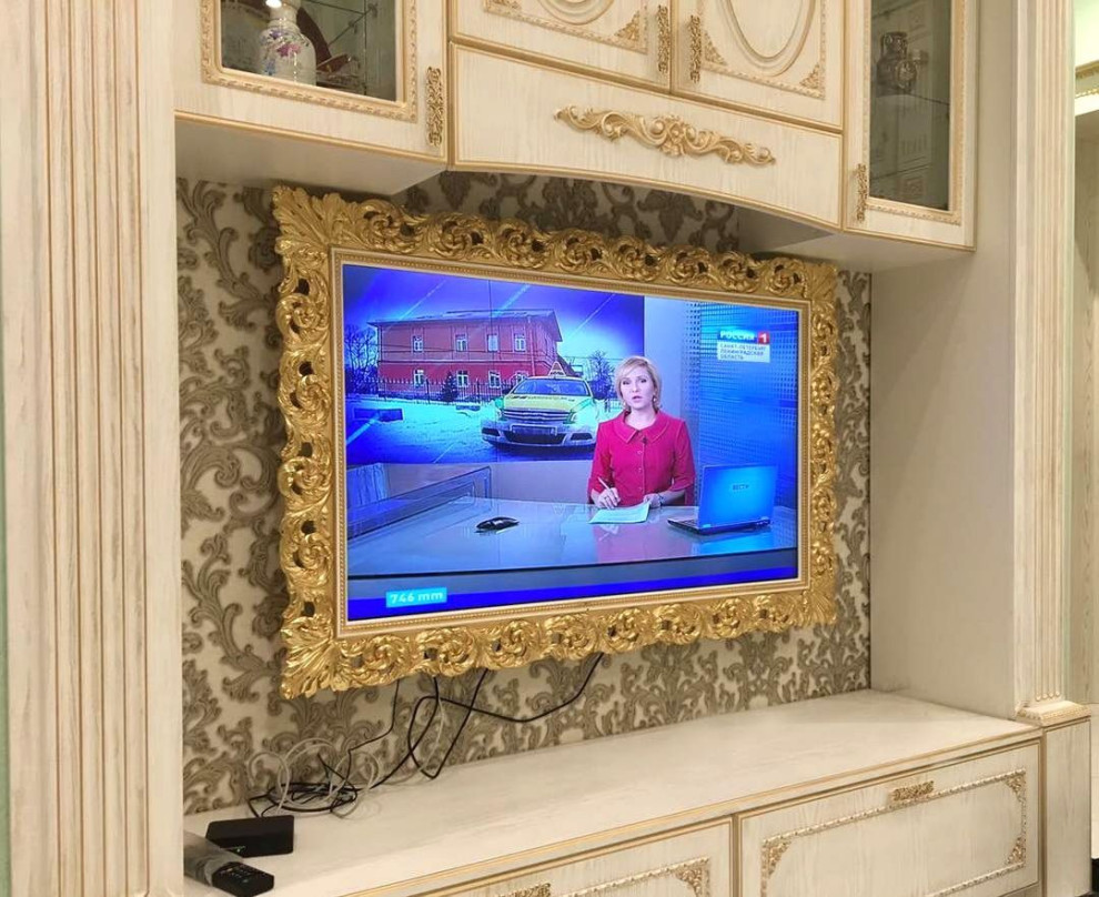 Телевизор в багете