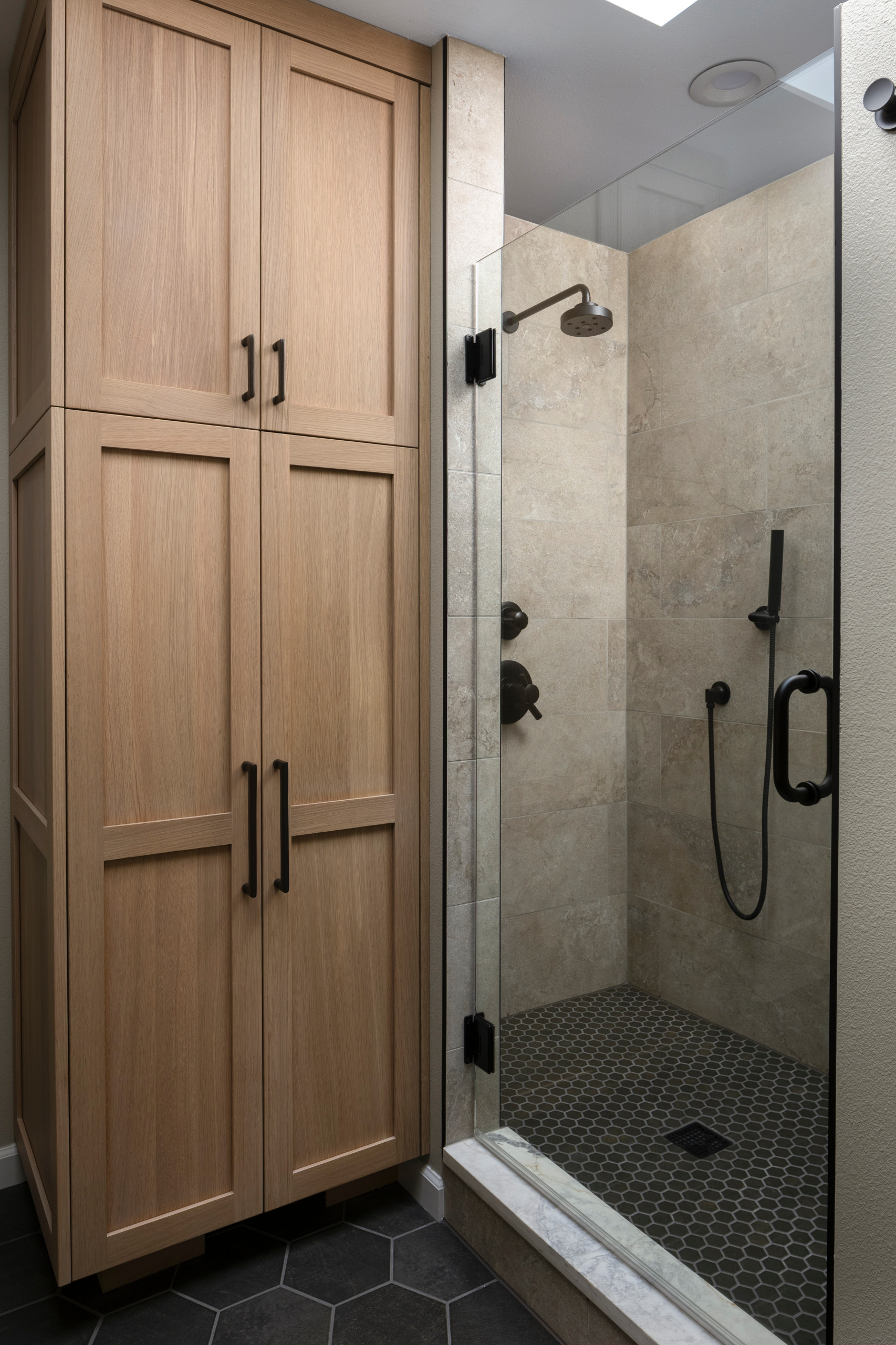 Oak & Onyx Elegance