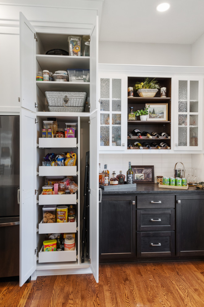 Inspiration for a transitional kitchen remodel in Minneapolis