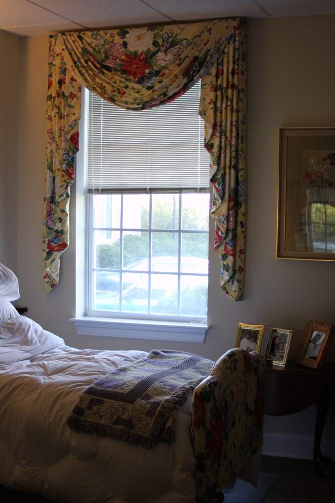 This is an example of a traditional bedroom in Jacksonville.