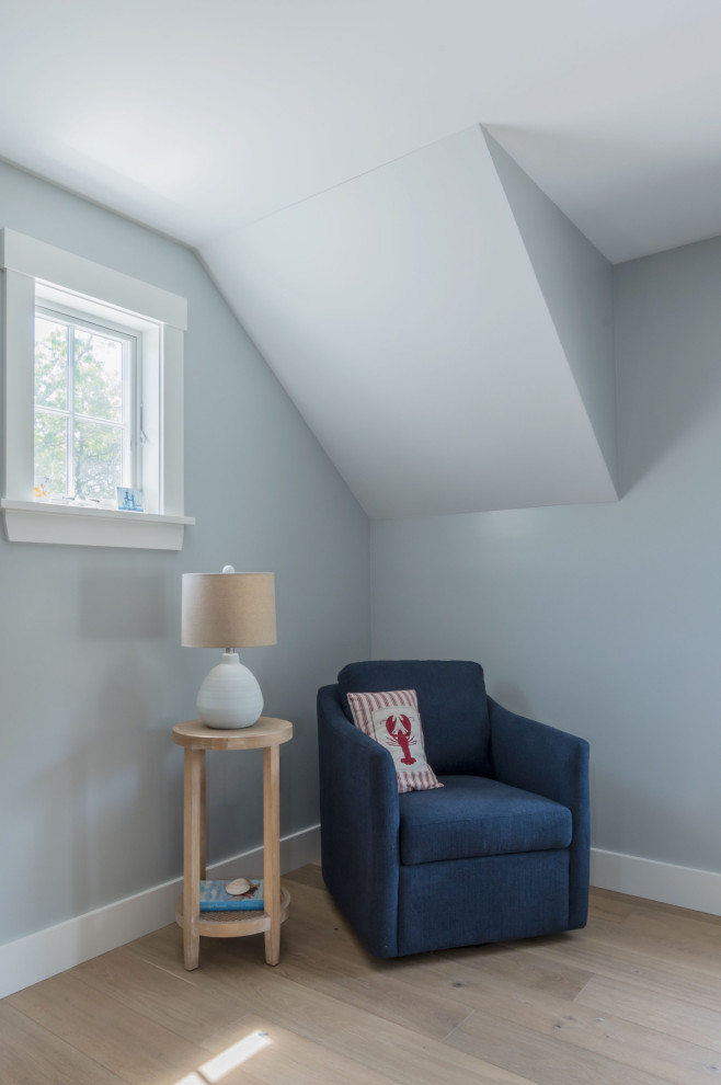 Example of a transitional home design design in Boston
