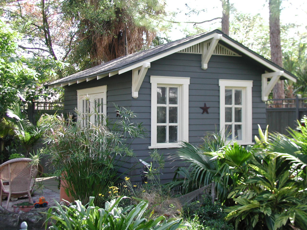 Design ideas for a small arts and crafts detached studio in Tampa.
