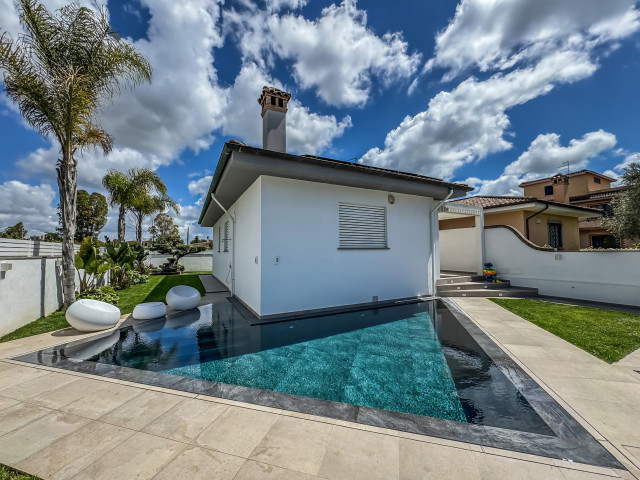 VILLA CON PISCINA swimming-pool-and-hot-tub