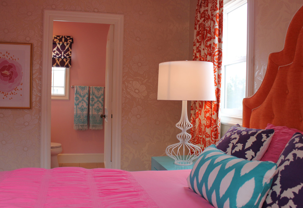 Design ideas for an eclectic kids' bedroom for kids 4-10 years old and girls in Orange County with carpet.