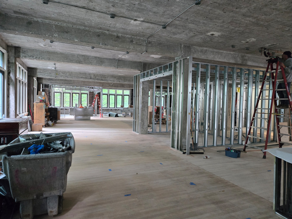 4th and Union Men's Warehouse building