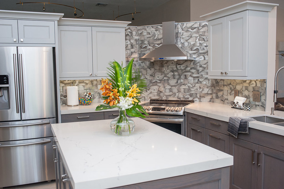 Eat-in kitchen - mid-sized transitional u-shaped porcelain tile and beige floor eat-in kitchen idea in Miami with an undermount sink, shaker cabinets, gray cabinets, quartz countertops, gray backsplash, glass tile backsplash, stainless steel appliances, an island and white countertops