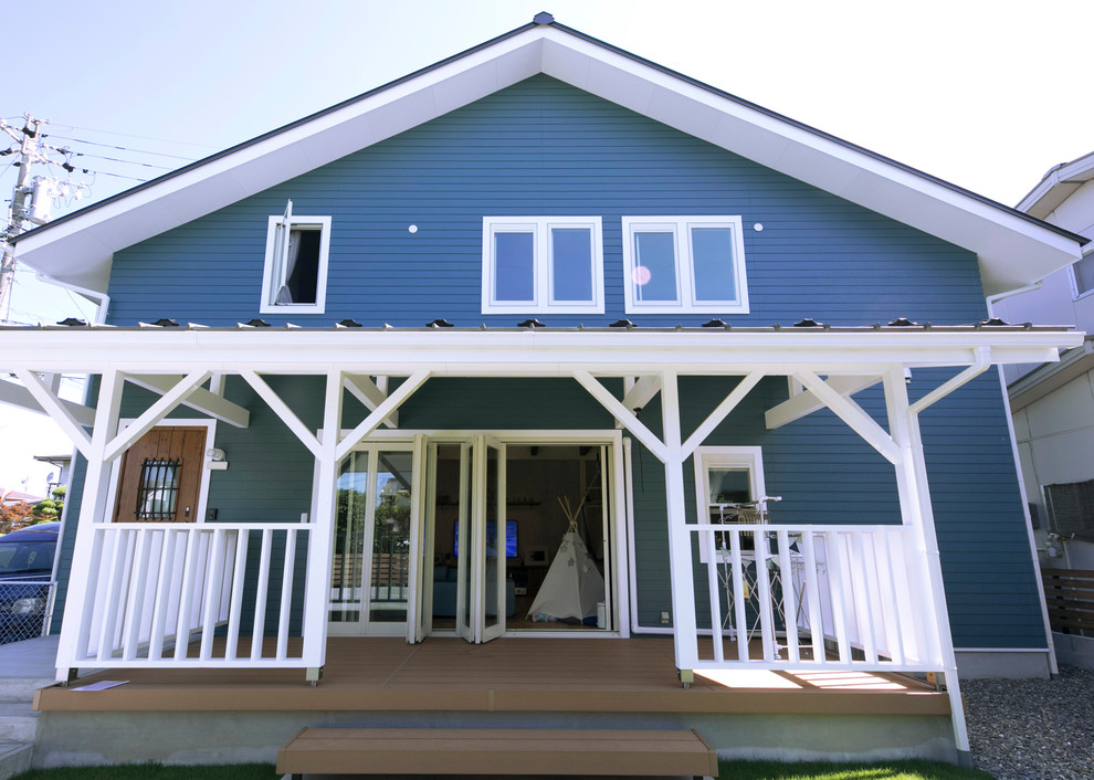 他の地域にあるビーチスタイルのおしゃれな家の外観の写真