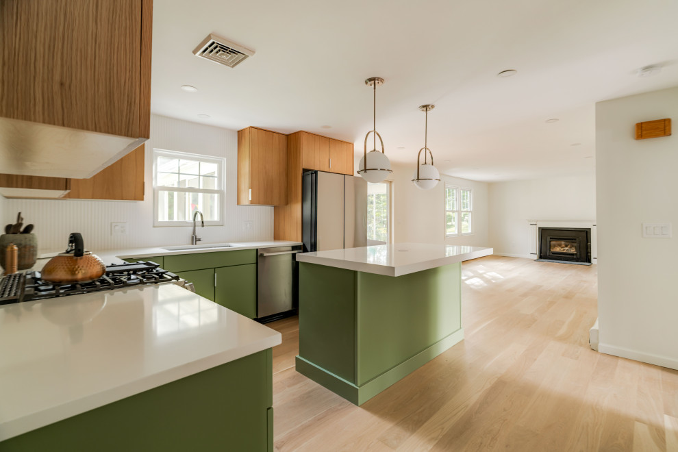Two-Tone Cabinetry & Statement Design
