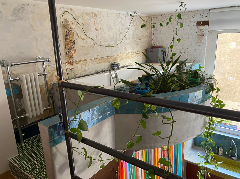 Transformation d'un local en loft brutaliste tropical