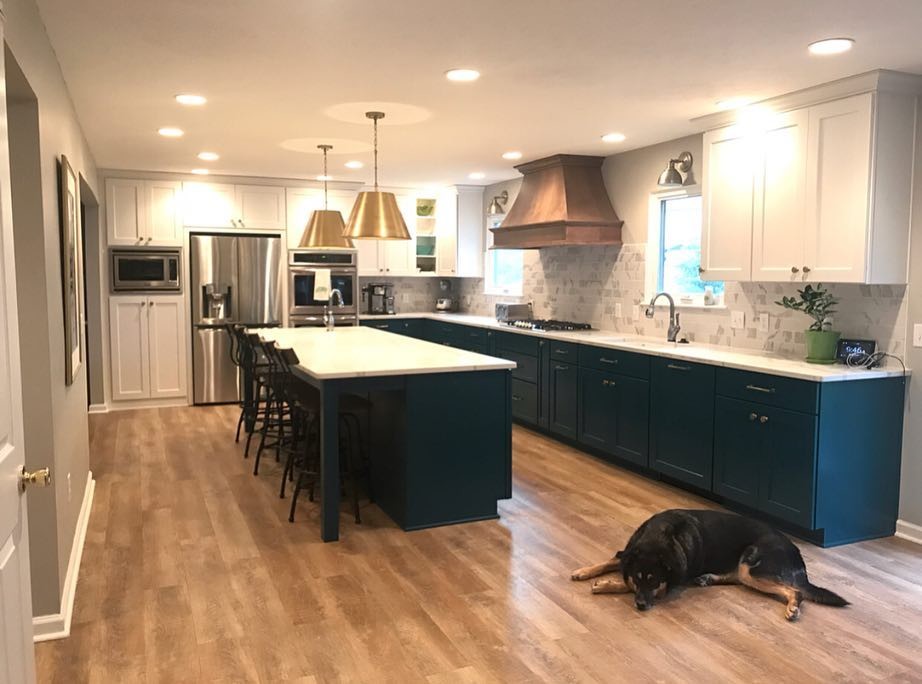 Transitional home design photo in Indianapolis