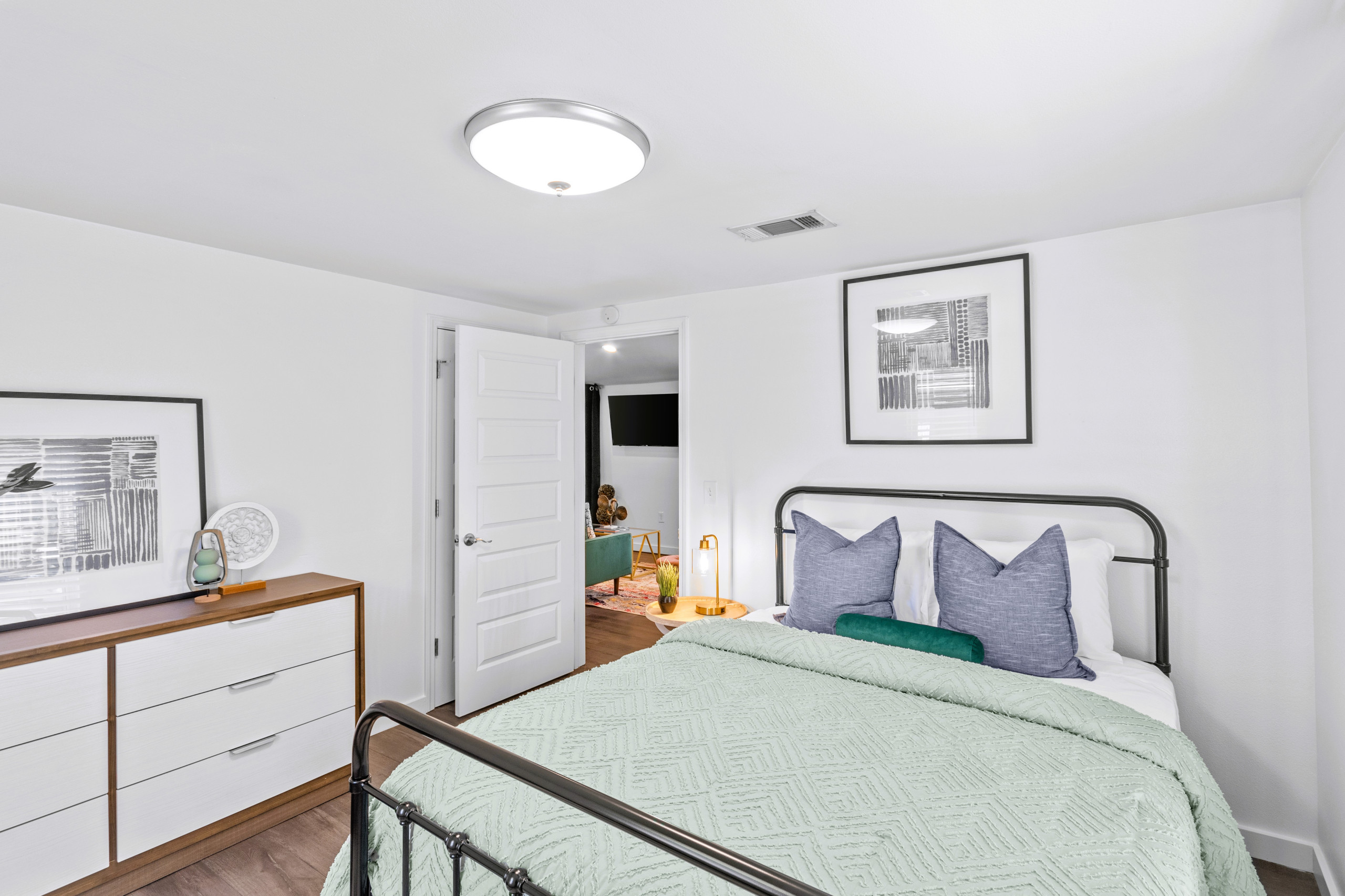 Bedroom - bedroom idea in Raleigh