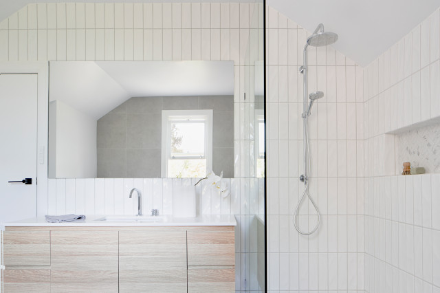 MV Residence contemporary-badrum