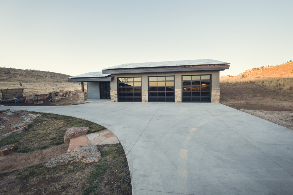 Minimalist home design photo in Denver