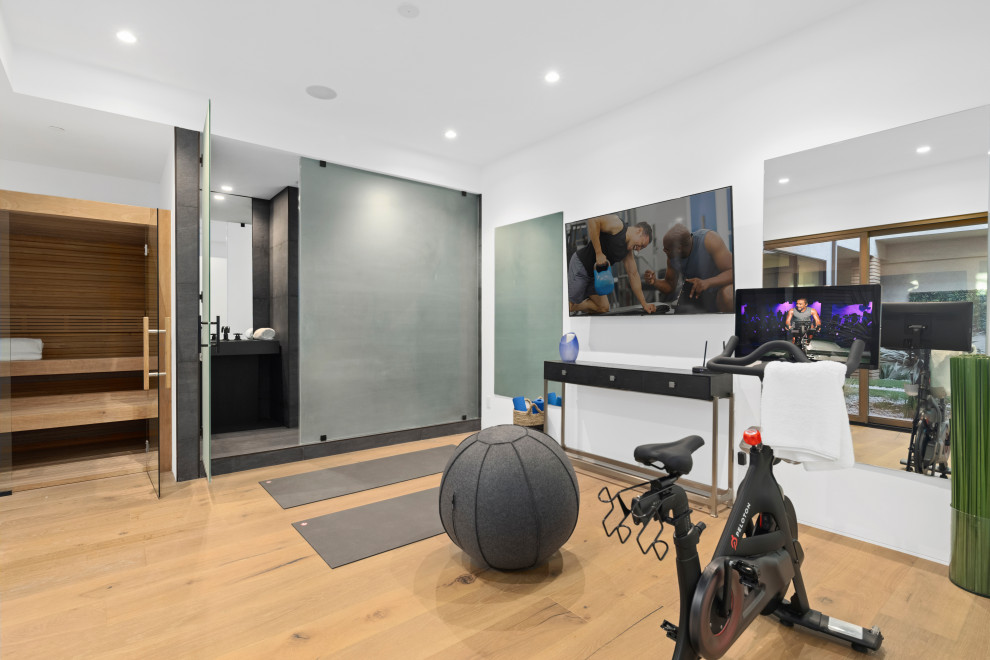 Contemporary home gym in Orange County.