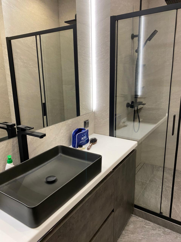 Квартира для семьи с тремя детьми "Стоун терапия"