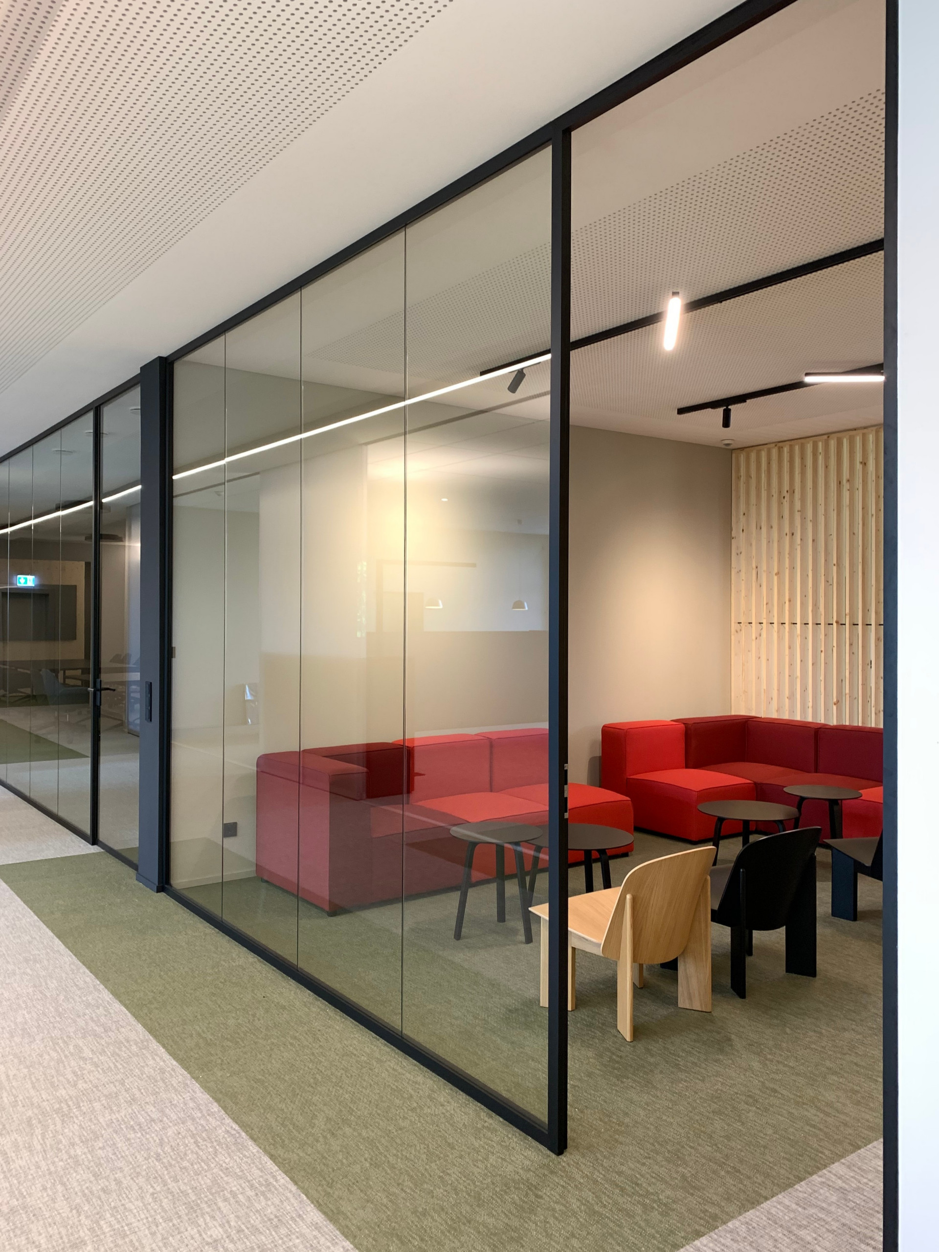 Bobst Customer Care Showroom Office Büro Planung Präsentation Umplanung Modernisierung Ausstellung Interior Design NRW Krefeld Meerbusch Architektur Innenarchitektur Gestaltung 3D Akustik Beleuchtung