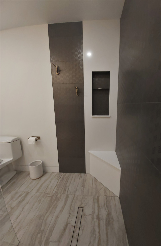 Barrhaven Modern Ensuite Bathroom