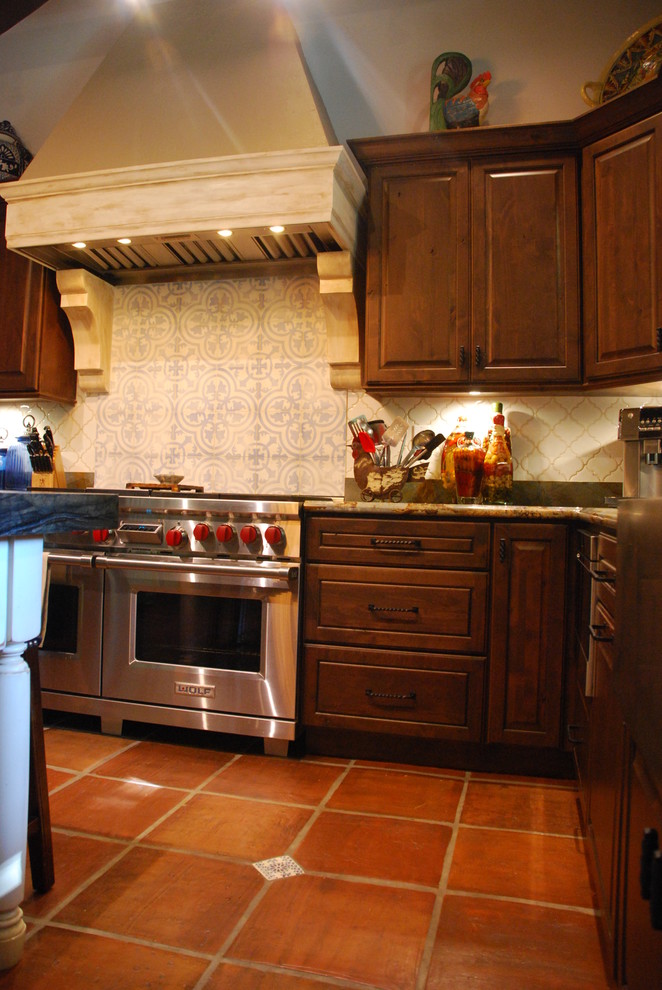 Kitchen - rustic kitchen idea in Miami