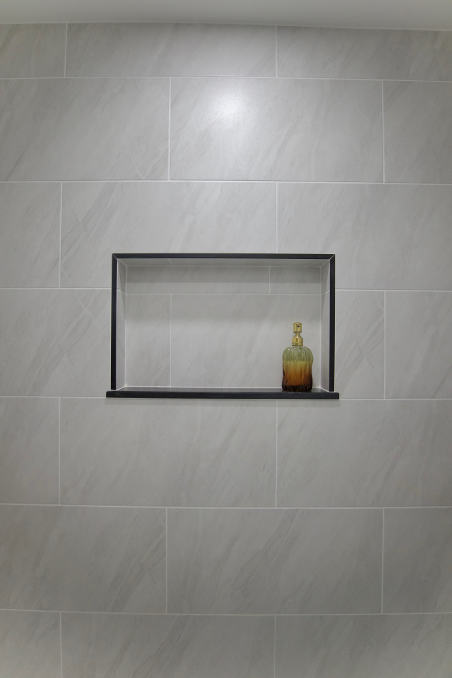 Summerfield Residence Guest Bathroom