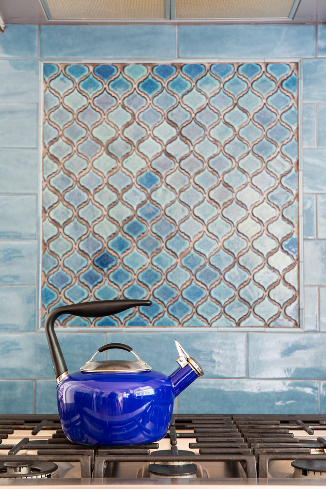Inspiration for a small transitional u-shaped medium tone wood floor and brown floor kitchen pantry remodel in Seattle with an undermount sink, shaker cabinets, white cabinets, quartz countertops, blue backsplash, porcelain backsplash, stainless steel appliances, no island and gray countertops