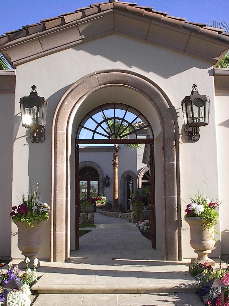 Design ideas for a traditional entryway in Las Vegas.