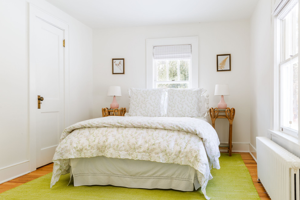 Design ideas for a mid-sized traditional guest bedroom in Brisbane with white walls, carpet and green floor.