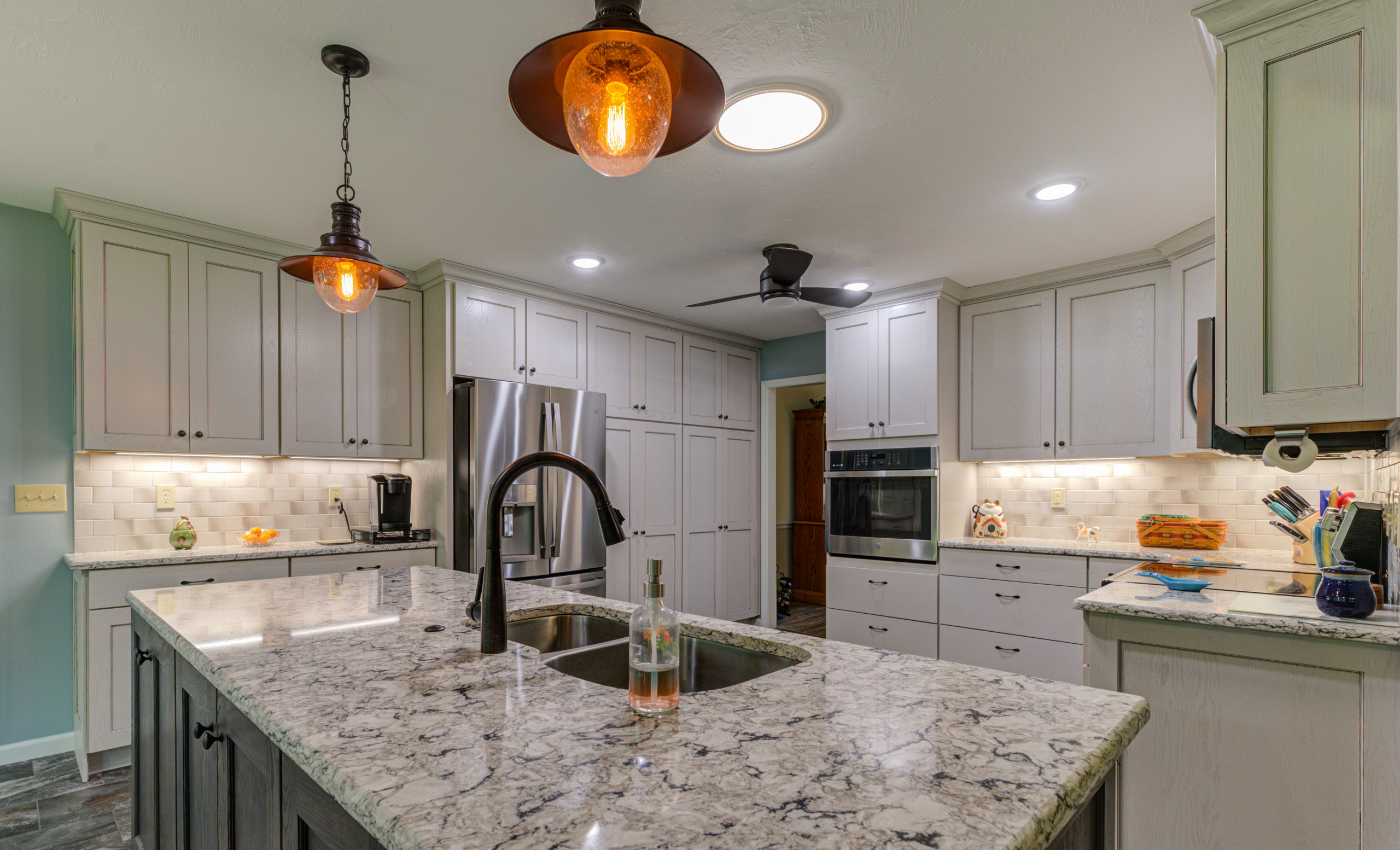 175 Forest View Dr - Four Season Room / Kitchen