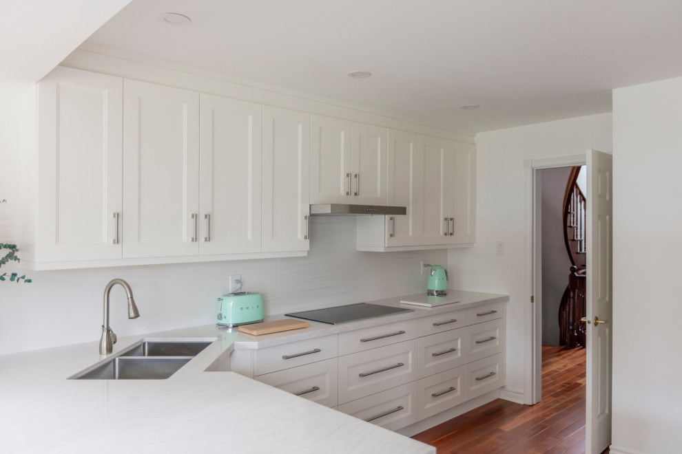 Inspiration for a transitional kitchen remodel in Toronto