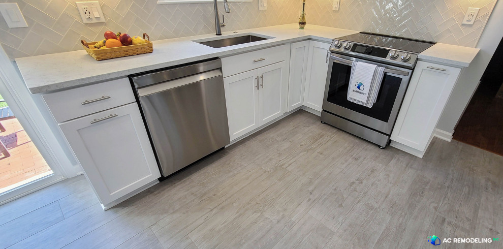 Transitional kitchen photo in DC Metro
