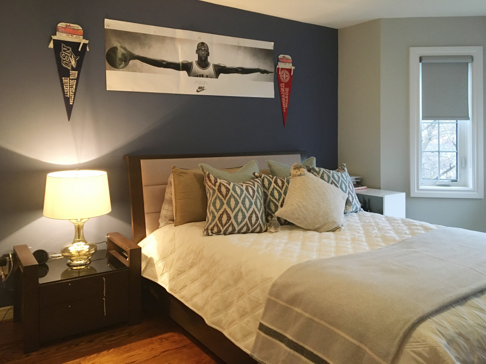 Home design - transitional home design idea in Toronto