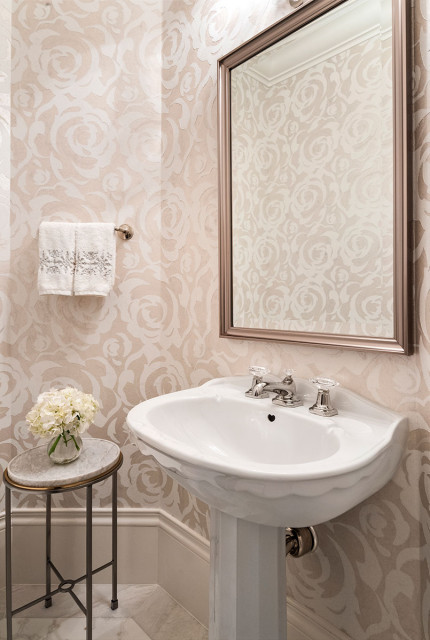 Magical Makeover - Grey Oaks mediterran-gaestetoilette