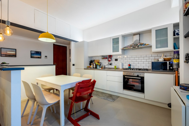 Trilocale Roma contemporary-kitchen