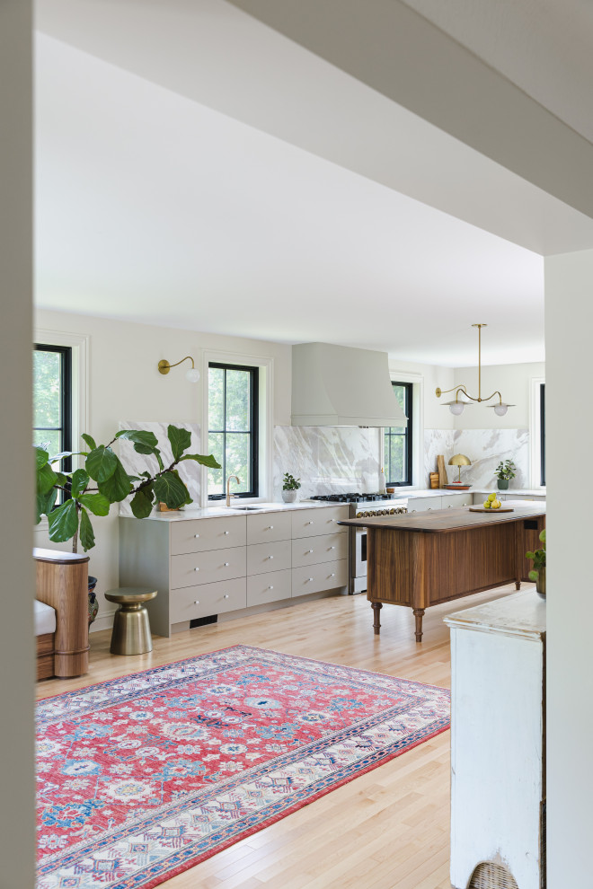 Inspiration for a transitional kitchen remodel in Ottawa